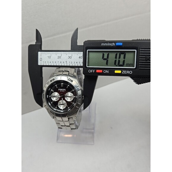 Fossil BQ-9404 Red Black Dial Day Date Watch Stainless Steel 10 ATM New Battery - Picture 5 of 11